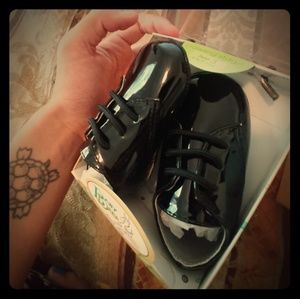 Black dress crib shoes
